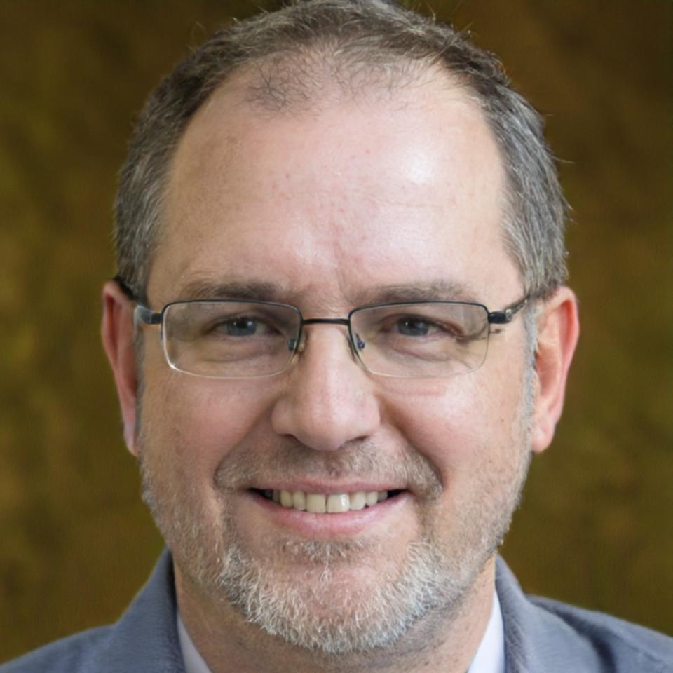 Portrait de Marc Dubois, expert en analyse financière